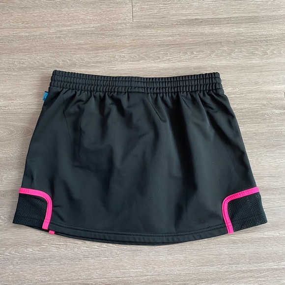 NIKE gently worn mini skirt - Picture 2 of 6